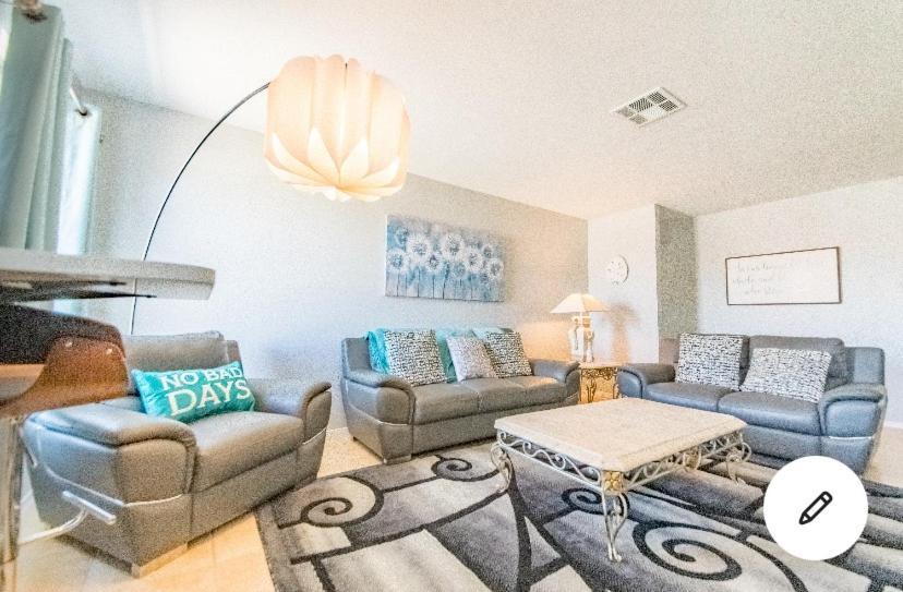 Comfortable Las Vegas Home Away From Home เฮนเดอร์สัน ภายนอก รูปภาพ