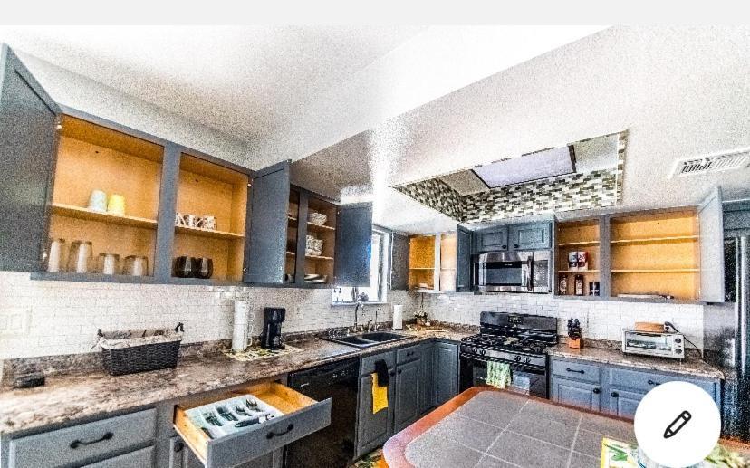 Comfortable Las Vegas Home Away From Home เฮนเดอร์สัน ภายนอก รูปภาพ