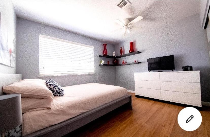 Comfortable Las Vegas Home Away From Home เฮนเดอร์สัน ภายนอก รูปภาพ